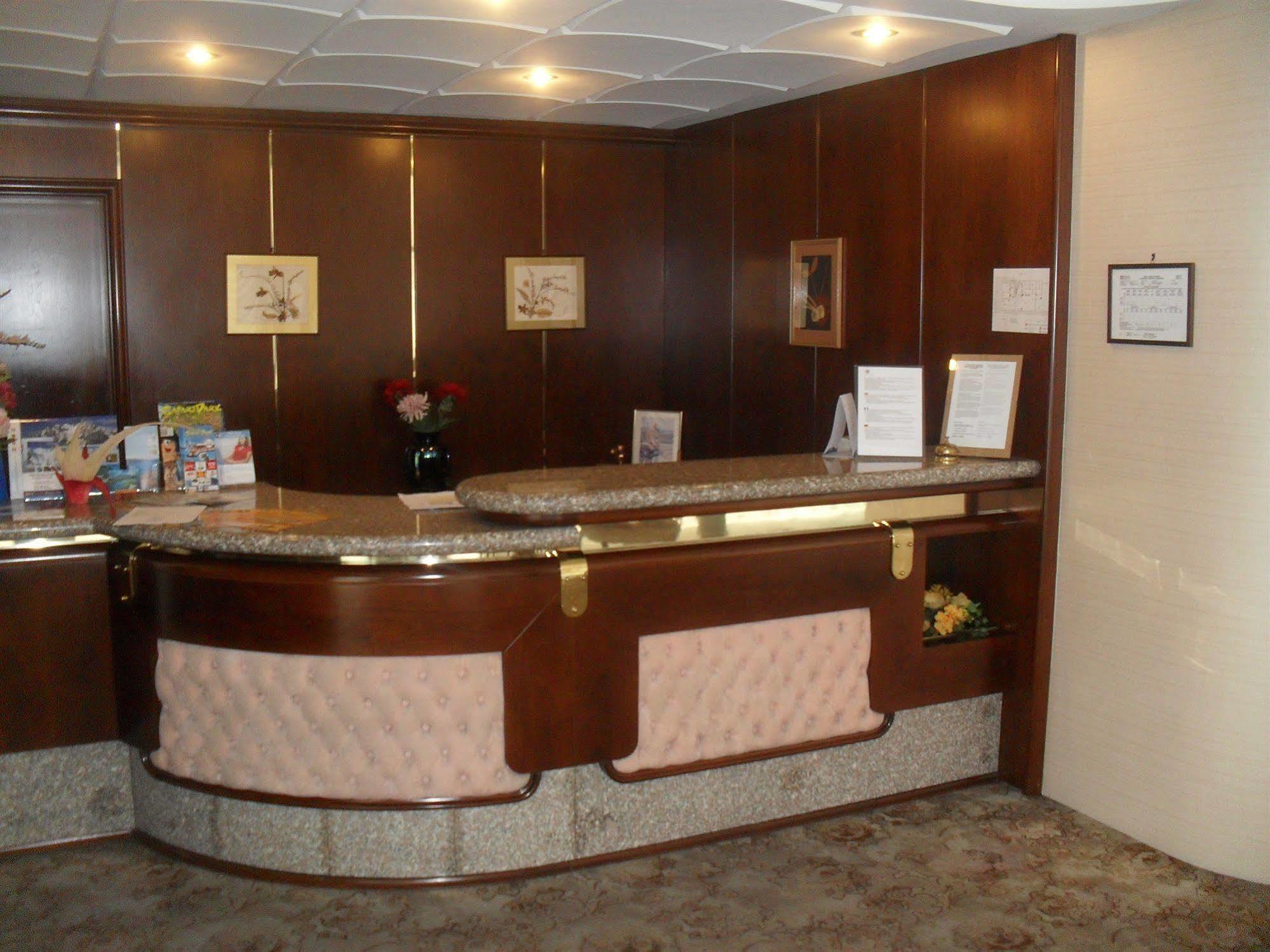 Hotel Antares Арона Экстерьер фото